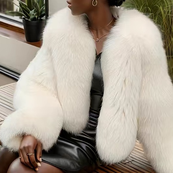 Luxe off white vegan fur teddy jacket - Picture 3 of 5